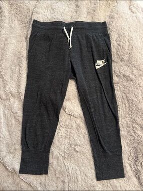 Nike Womens capri Bottoms with Drawstring
